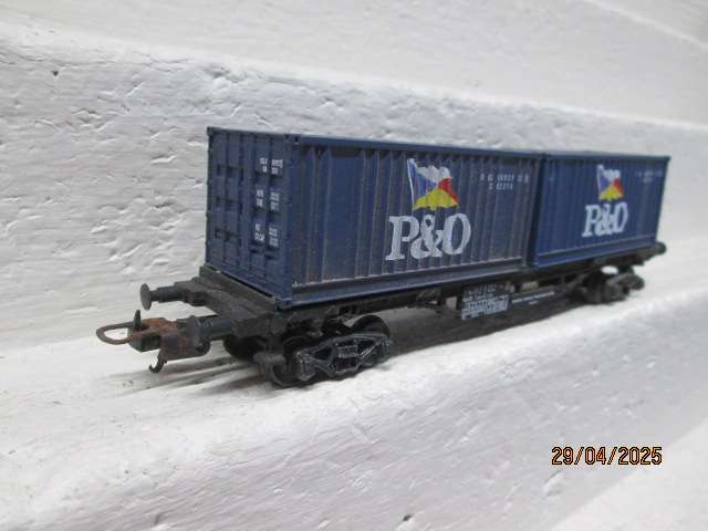 HO SCALE - LIMA - FLAT CAR WITH CONTAINER LOAD