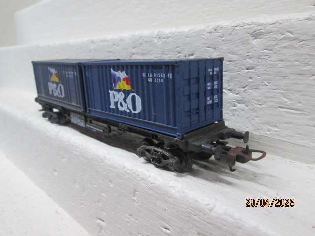 HO SCALE - LIMA - FLAT CAR WITH CONTAINER LOAD