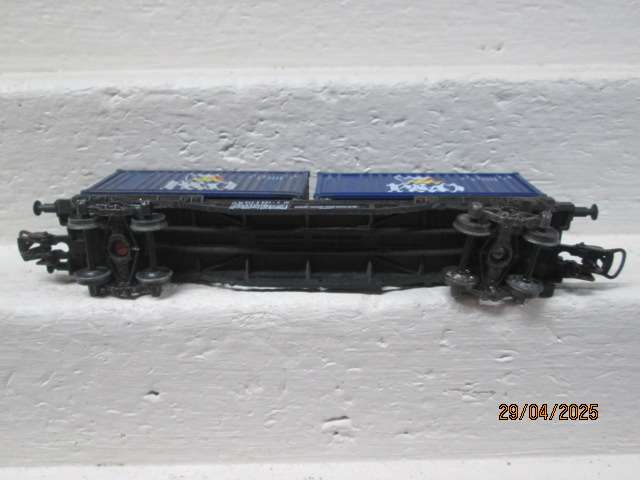 HO SCALE - LIMA - FLAT CAR WITH CONTAINER LOAD