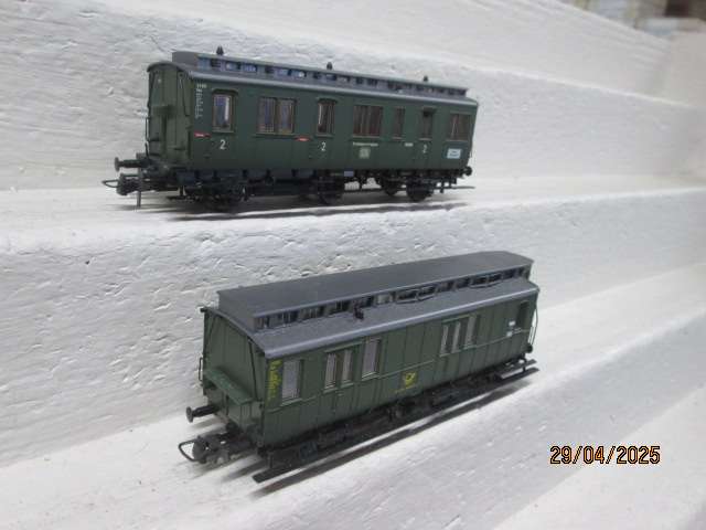 HO SCALE - ROCO - 3-AXLE OLD TIMER PASSENGER DB COACHES -X2