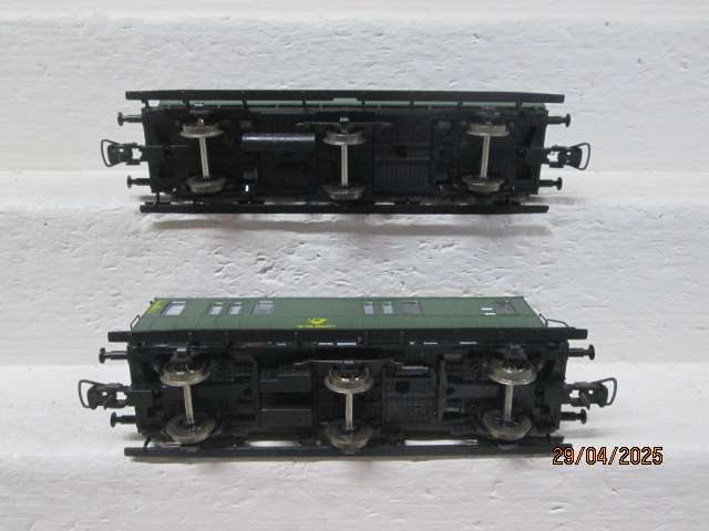 HO SCALE - ROCO - 3-AXLE OLD TIMER PASSENGER DB COACHES -X2