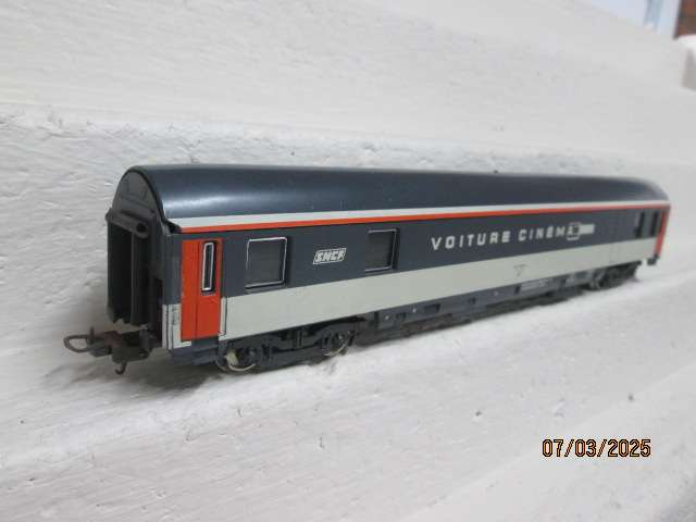 HO SCALE - LIMA - SNCF CINEMA CAR WAGON