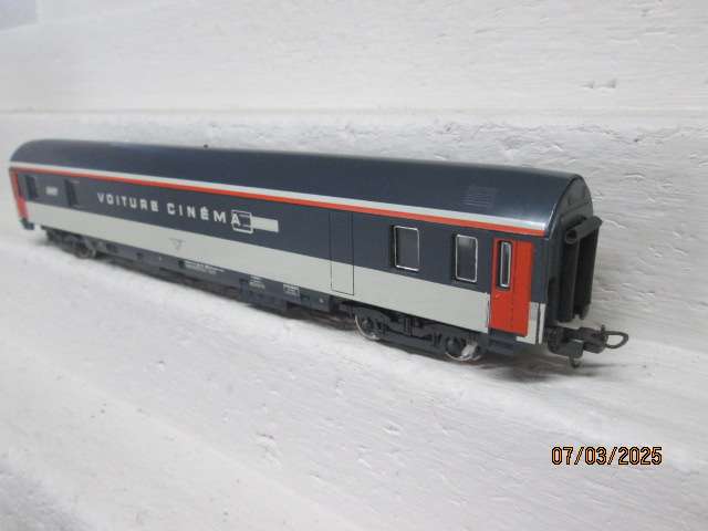 HO SCALE - LIMA - SNCF CINEMA CAR WAGON