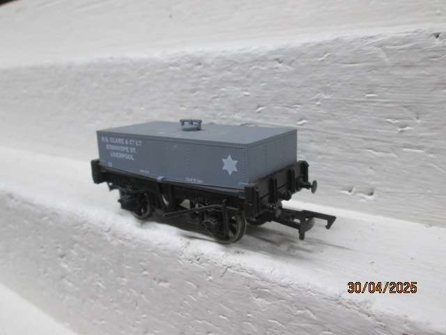 OO SCALE - DAPOL - SHORT TANK SQUARE WAGON