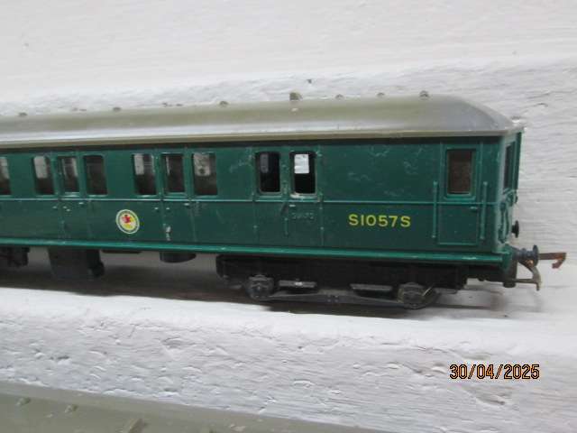 OO SCALE - TRIANG - SUBURBAN SET