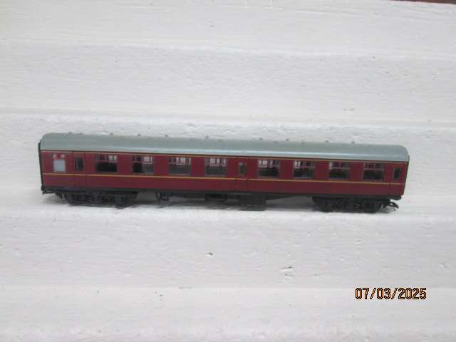 OO SCALE - BR MAROON PASSENGER COACH