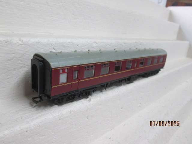 OO SCALE - BR MAROON PASSENGER COACH