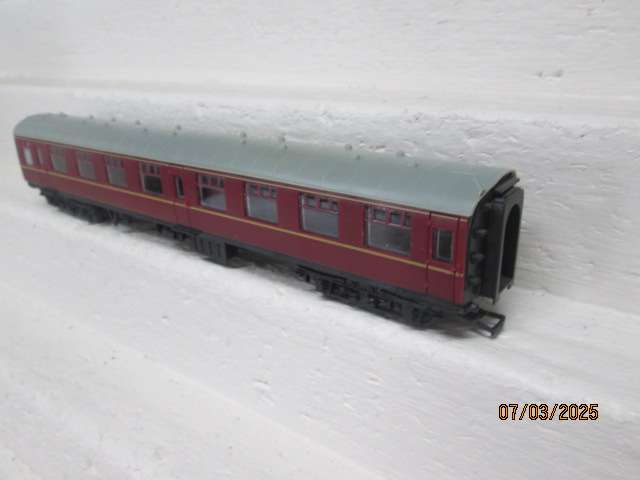 OO SCALE - BR MAROON PASSENGER COACH