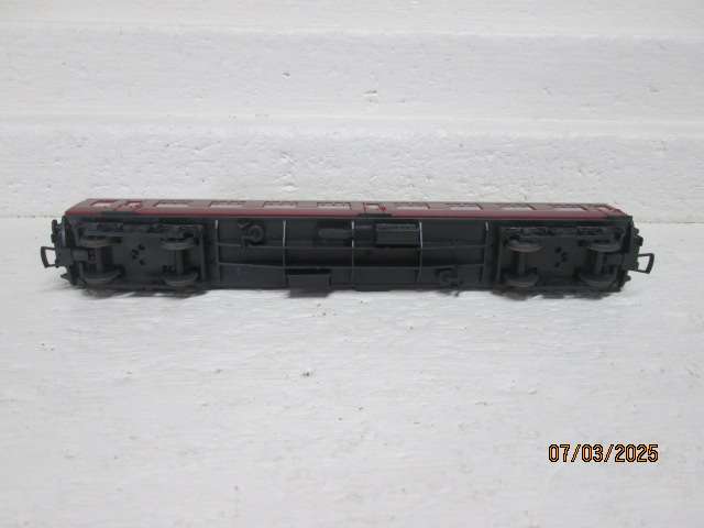 OO SCALE - BR MAROON PASSENGER COACH