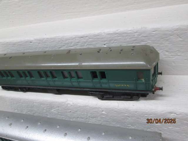 OO SCALE - TRIANG - SUBURBAN SET