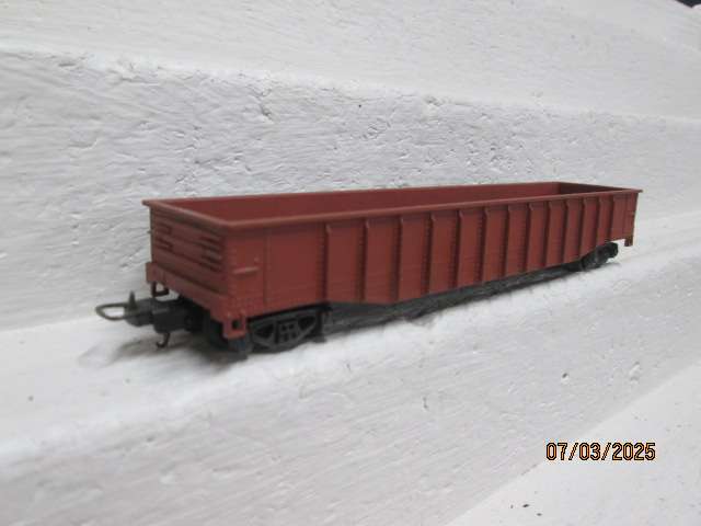 HO SCALE - LIMA - BROWN GONDOLA WAGON