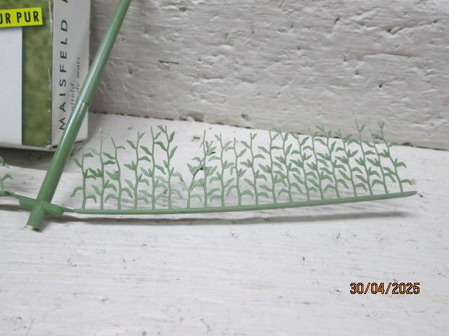 HO SCALE - BUSCH - CORN FIELDS - BOXED