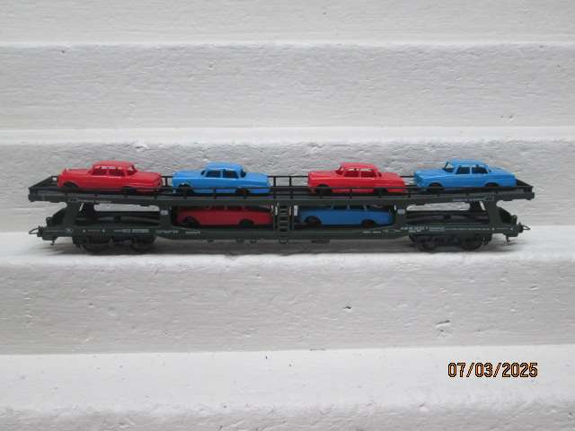 HO SCALE - LIMA - DB DARK GREEN MERCEDES CAR CARRIER WAGON - BOXED