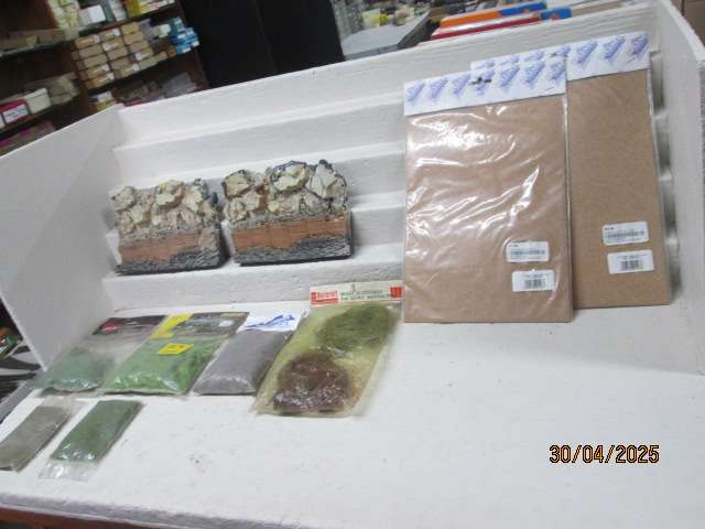 HO SCALE - VARIOUS SCENIC MATERIALS + BACKDROP SCENES