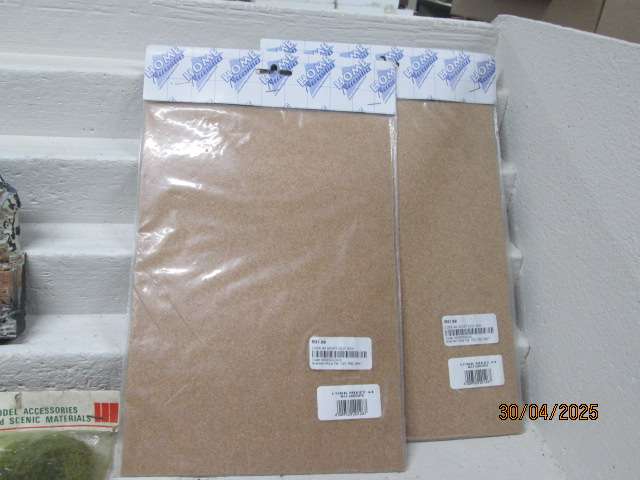 HO SCALE - VARIOUS SCENIC MATERIALS + BACKDROP SCENES