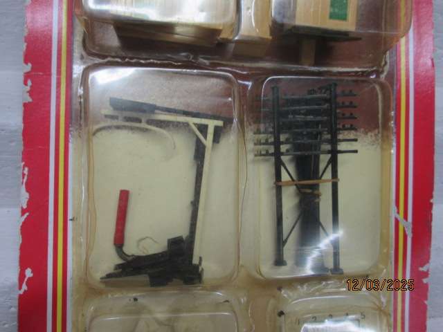 OO SCALE - HORNBY - TRACKSIDE ACCESSORY PACK - BOXED