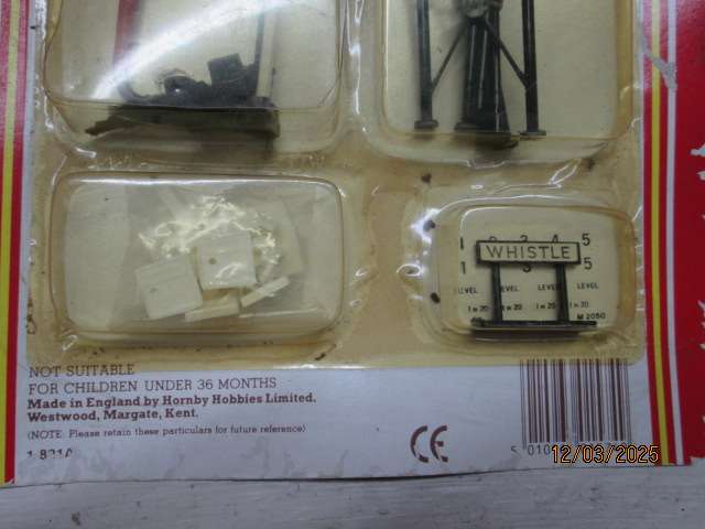 OO SCALE - HORNBY - TRACKSIDE ACCESSORY PACK - BOXED