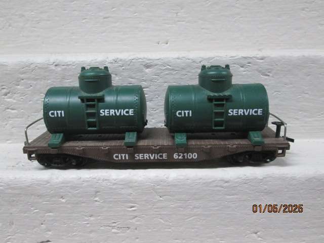 HO SCALE - 40 FOOT FLAT CAR WAGON WITH CITY SERVICE TANK LOAD