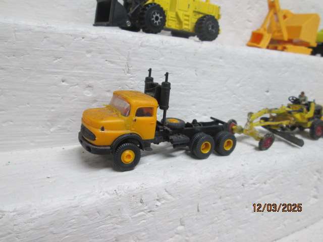 HO SCALE - CONSTRUCTION VEHICLES - X6