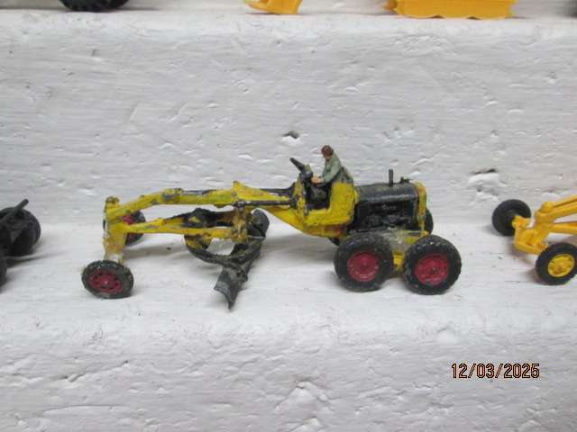 HO SCALE - CONSTRUCTION VEHICLES - X6