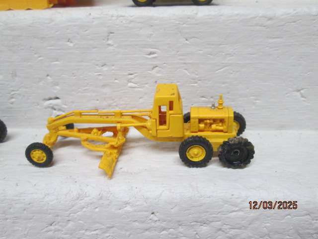 HO SCALE - CONSTRUCTION VEHICLES - X6