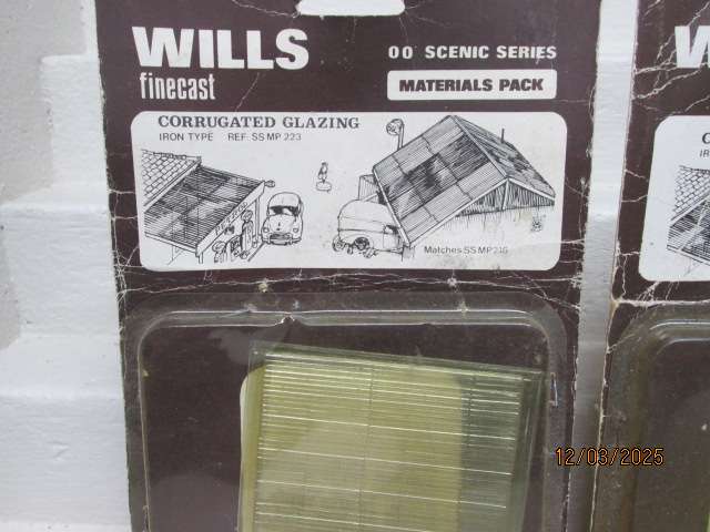 OO SCALE - WILLS - SCENERY ITEMS - X5 PACKS - BOXED
