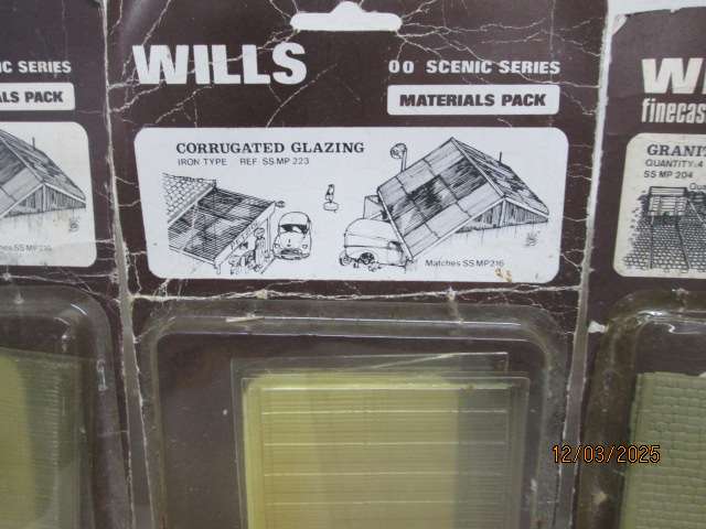 OO SCALE - WILLS - SCENERY ITEMS - X5 PACKS - BOXED