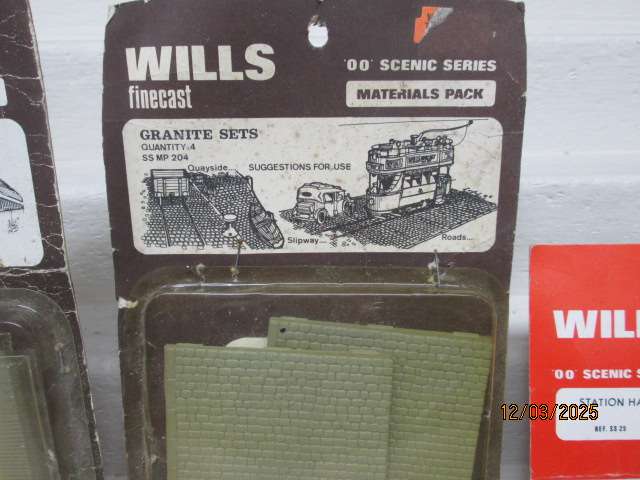 OO SCALE - WILLS - SCENERY ITEMS - X5 PACKS - BOXED