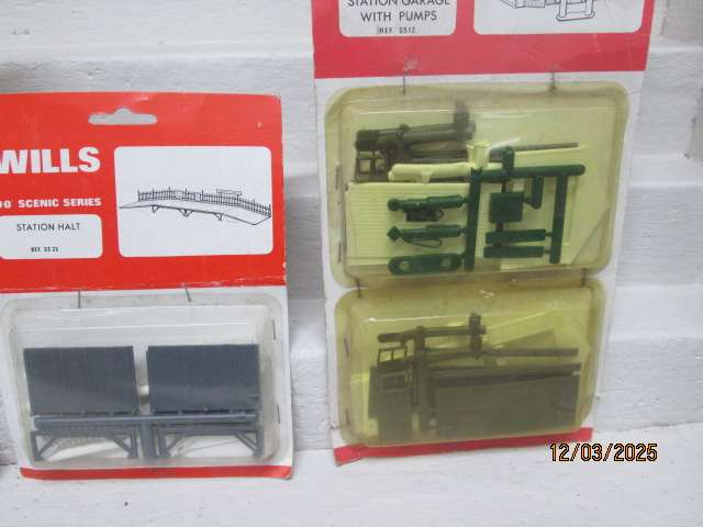 OO SCALE - WILLS - SCENERY ITEMS - X5 PACKS - BOXED