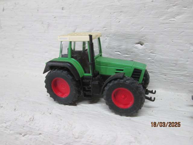 HO SCALE - WIKING - X2 LARGE TRACTORS + TRAILER