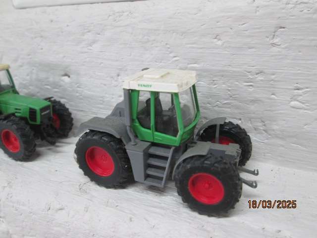 HO SCALE - WIKING - X2 LARGE TRACTORS + TRAILER