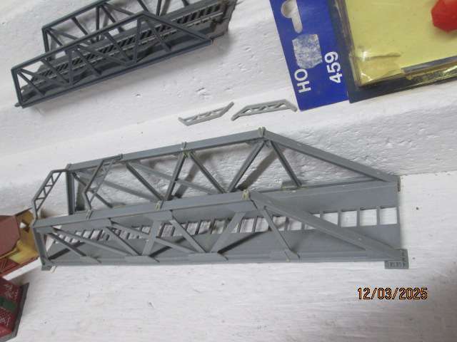 HO SCALE - VARIOUS STATION BUILDINGS ETC