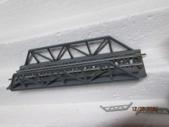 HO SCALE - VARIOUS STATION BUILDINGS ETC