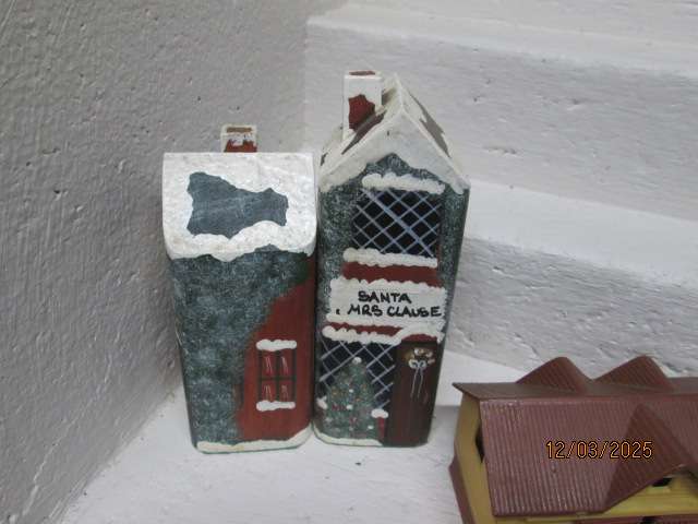 HO SCALE - VARIOUS STATION BUILDINGS ETC