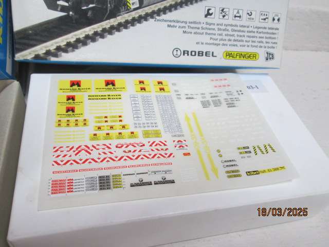 HO SCALE - KIBRI - TRACK MAINTENANCE RAIL VEHICLES WITH BULLDOZER - BOXED