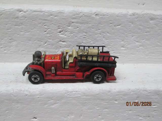 DIE CAST - HOT WHEELS - OLD TIMER FIRE TRUCK