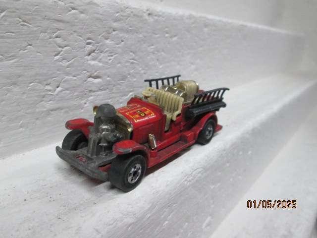 DIE CAST - HOT WHEELS - OLD TIMER FIRE TRUCK