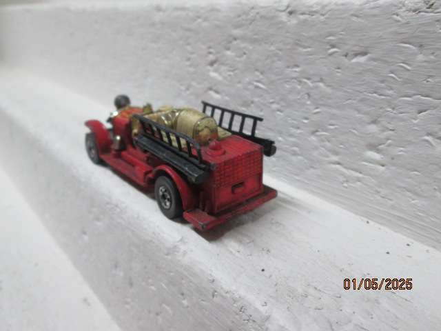 DIE CAST - HOT WHEELS - OLD TIMER FIRE TRUCK