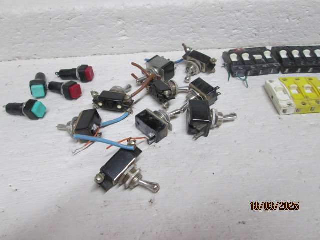 HO SCALE - VARIOUS SWITCHES - X12