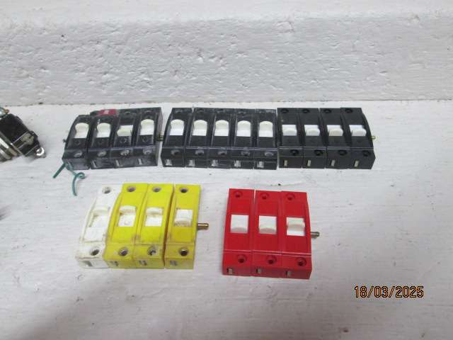HO SCALE - VARIOUS SWITCHES - X12