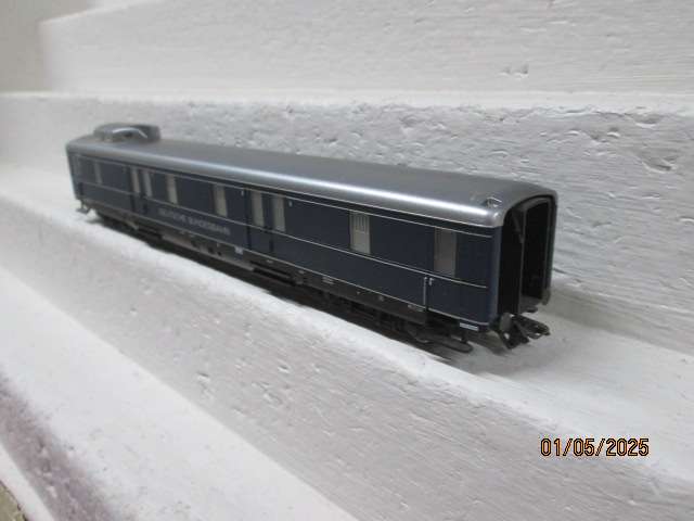 HO SCALE - TRIX - DB BLUE COACH