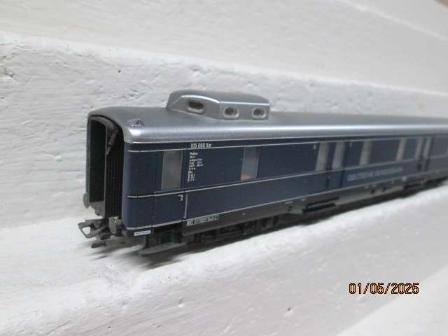 HO SCALE - TRIX - DB BLUE COACH