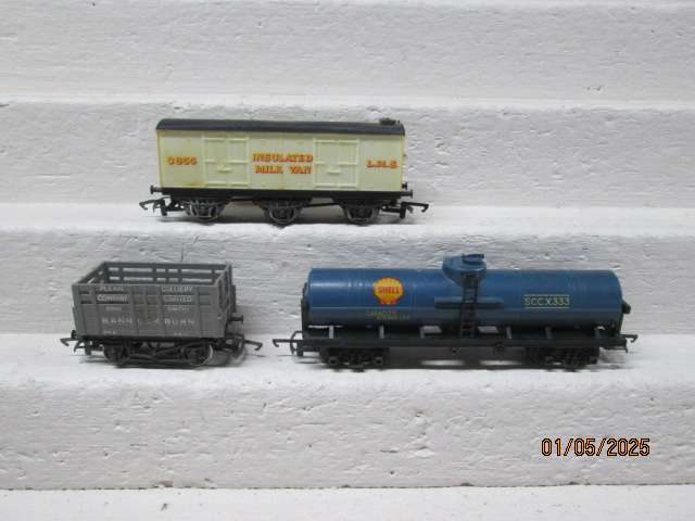 OO SCALE - TRIANG - VARIOUS GOODS WAGONS - X3