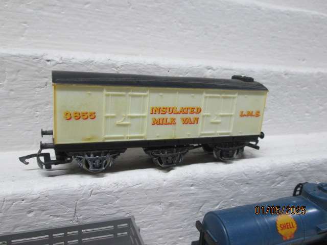 OO SCALE - TRIANG - VARIOUS GOODS WAGONS - X3