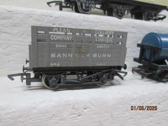 OO SCALE - TRIANG - VARIOUS GOODS WAGONS - X3