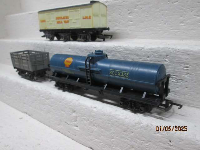 OO SCALE - TRIANG - VARIOUS GOODS WAGONS - X3