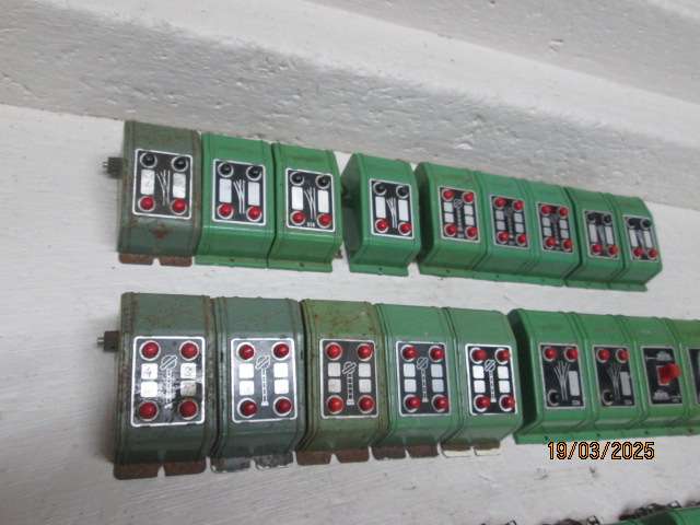 HO / OO SCALE - FLEISCHMANN SWITCHES - X27