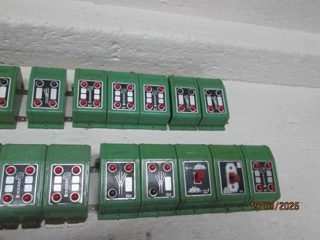 HO / OO SCALE - FLEISCHMANN SWITCHES - X27