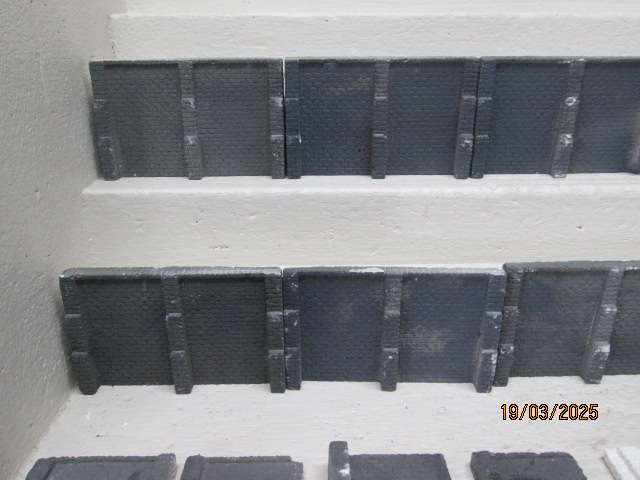HO / OO SCALE - CEMENT RETAINING WALLS - BEER BOX FULL