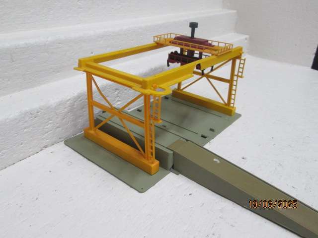 HO / OO SCALE - LIMA - CONTAINER DEPOT